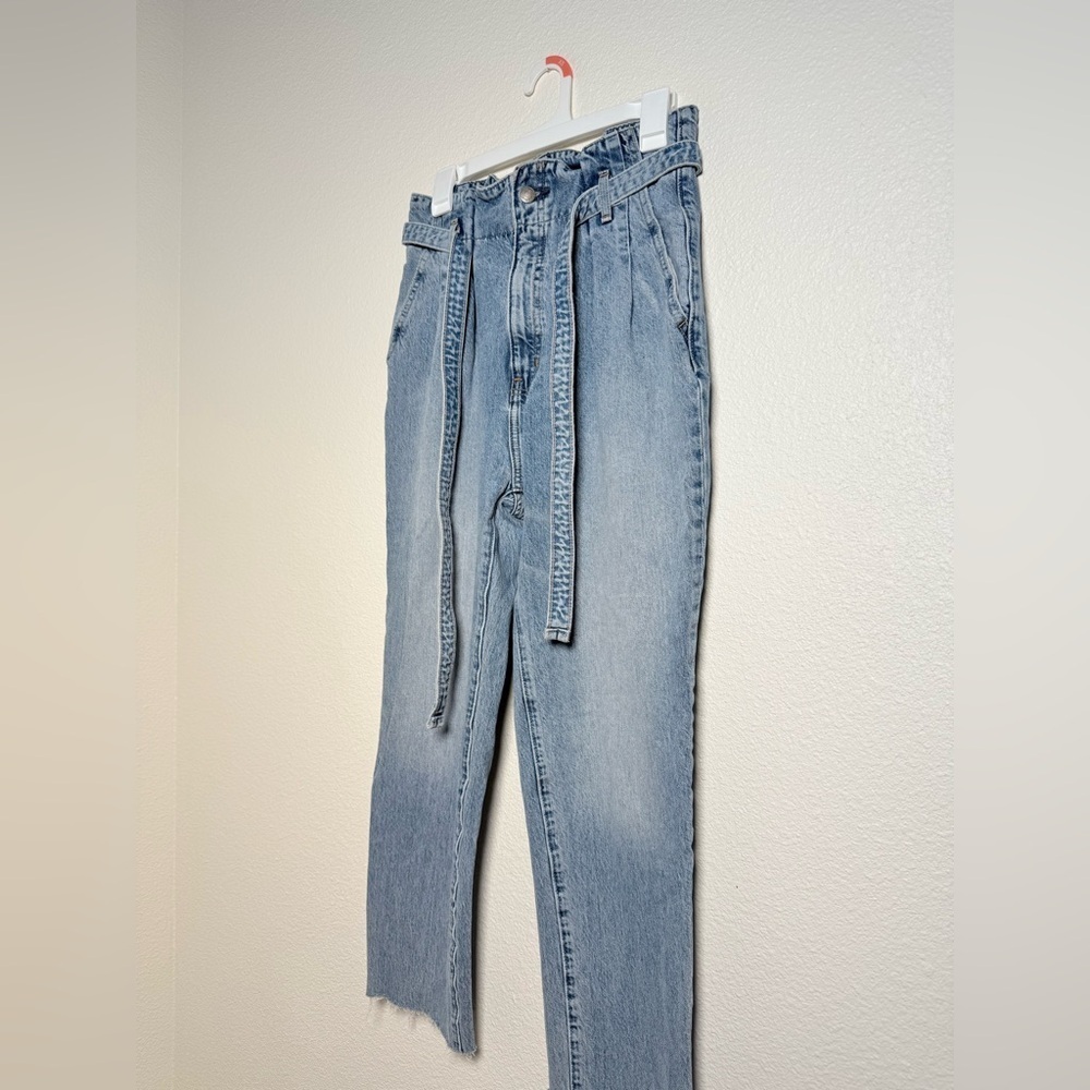 Abercrombie & Fitch Light Blue Denim High Rise Jeans with Belt Women’s Size 27/4 - Picture 3 of 7